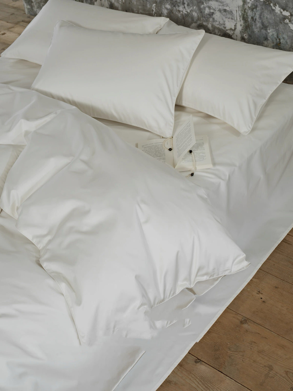 Hotel-inspired sateen fitted sheet and flat sheet set