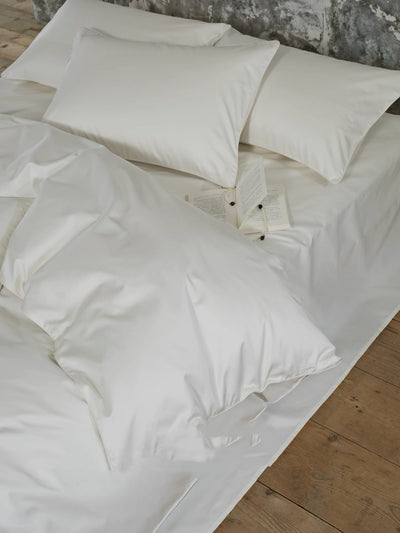 Hotel-inspired sateen fitted sheet and flat sheet set
